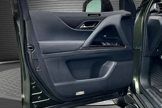Used 2025 Green Lexus 700h Overtrail image 20