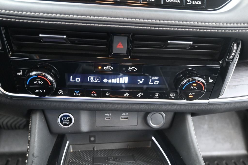 Used 2021 Black Nissan Platinum image 22