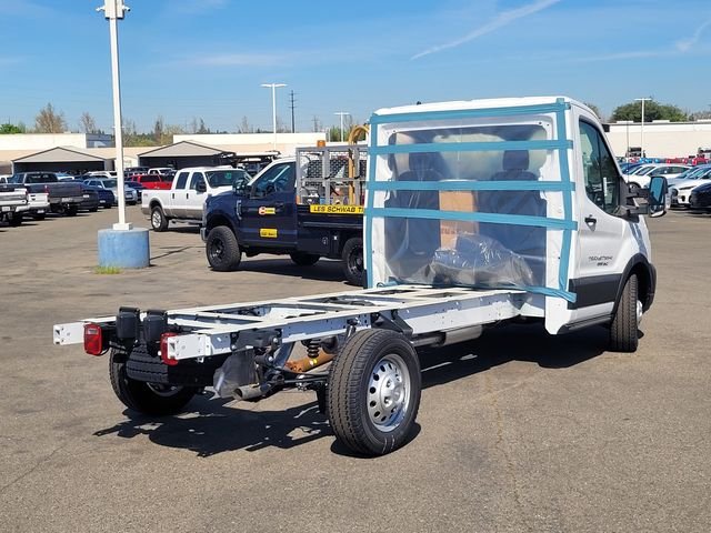 New 2025 Oxford White Ford Cutaway image 4