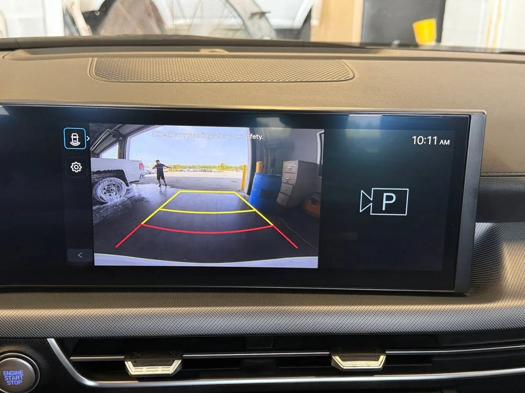 Used 2025 White Hyundai SEL image 22