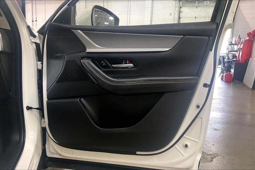 Used 2024 White Mazda Preferred image 24