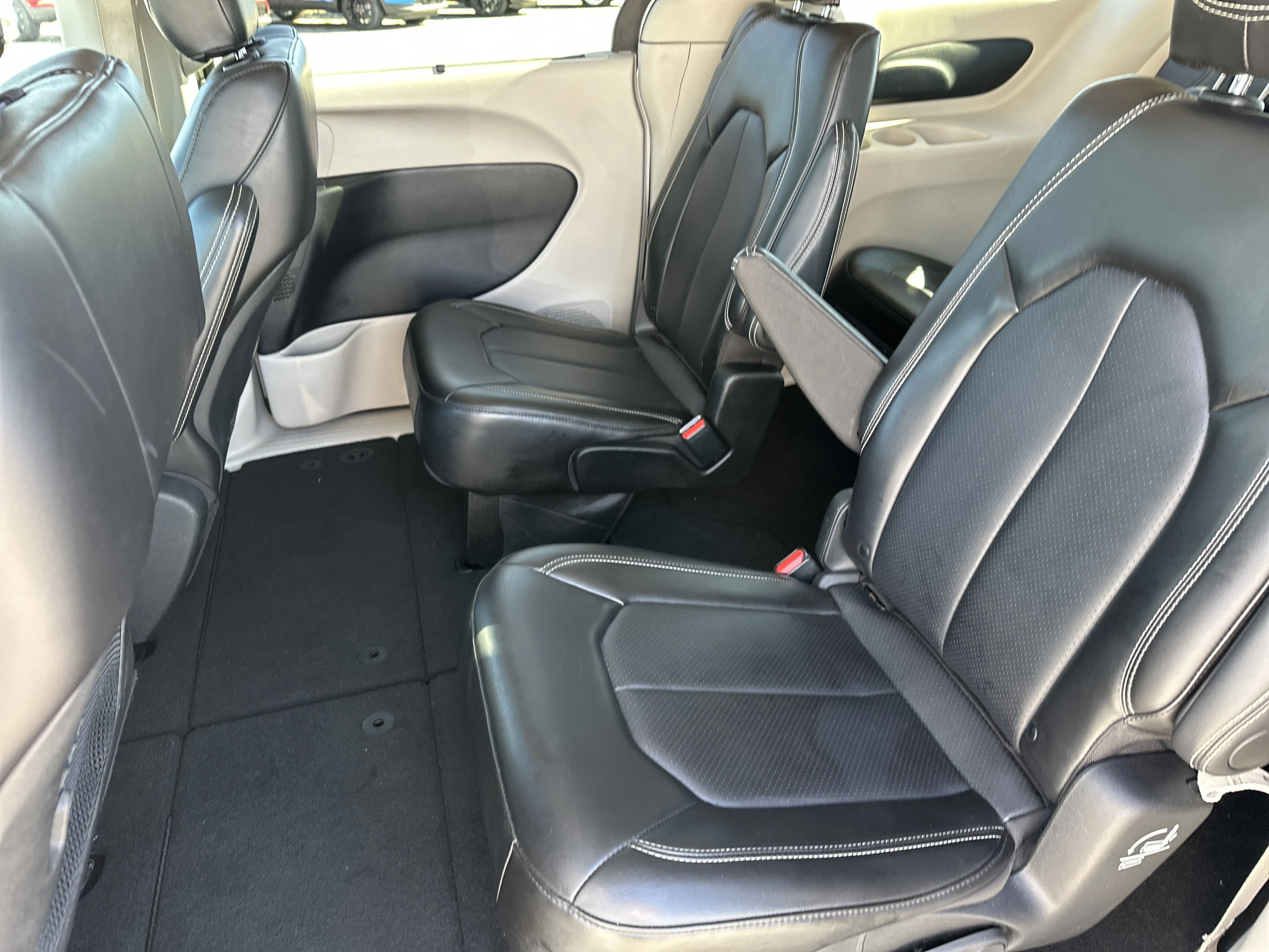 2024 Chrysler Pacifica Touring L - Photo 20
