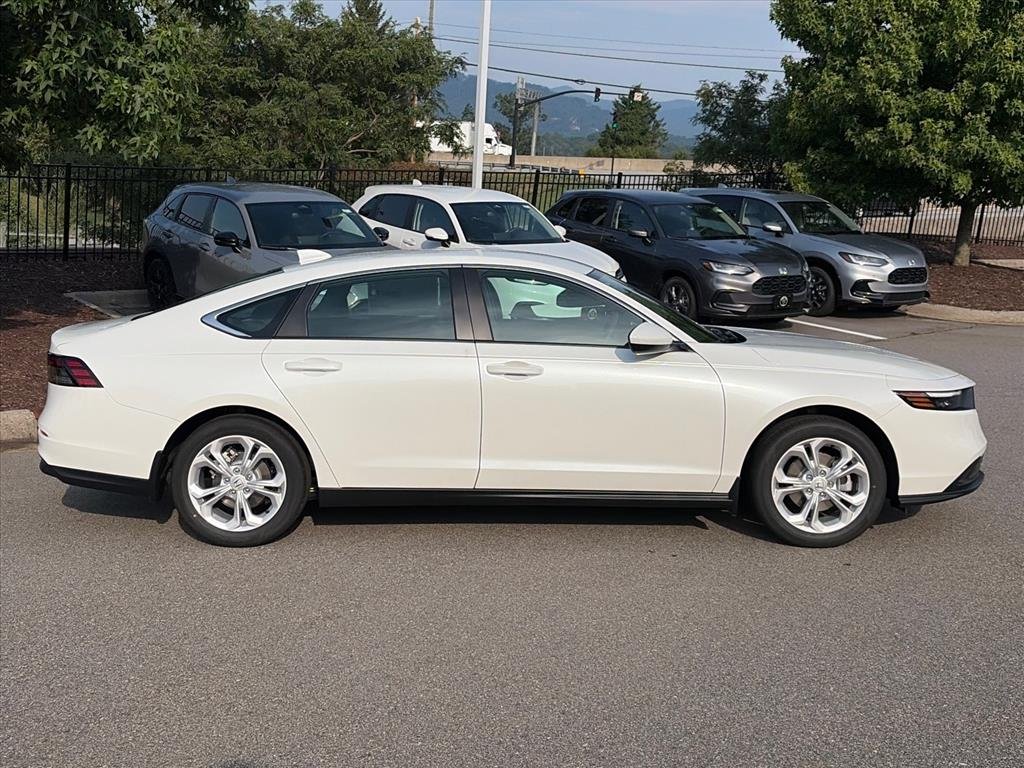 New 2026 Platinum White Pearl Honda LX image 3