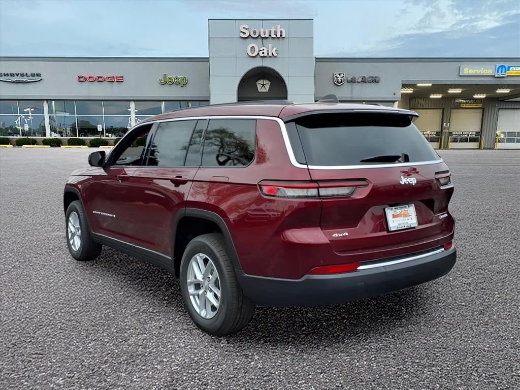 Used 2025 Red Jeep Laredo image 4