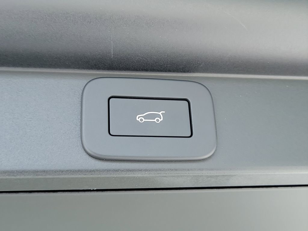 New 2026 Batumi Gold Land Rover SE image 12