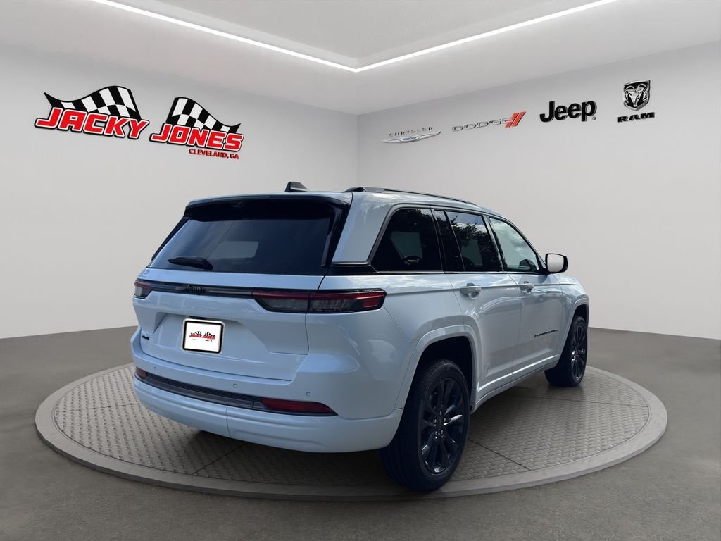 New 2026 Bright White Clear-Coat Exterior Paint Jeep Limited image 10