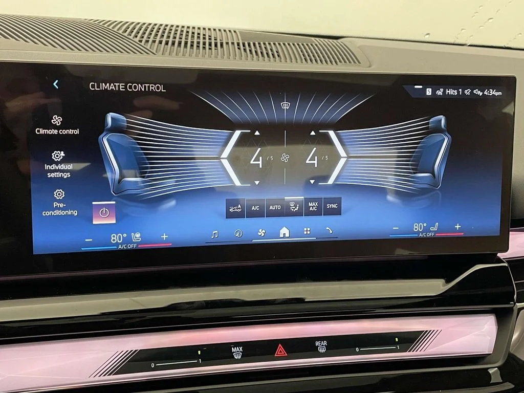 2026 BMW 5 Series 550e - Photo 25