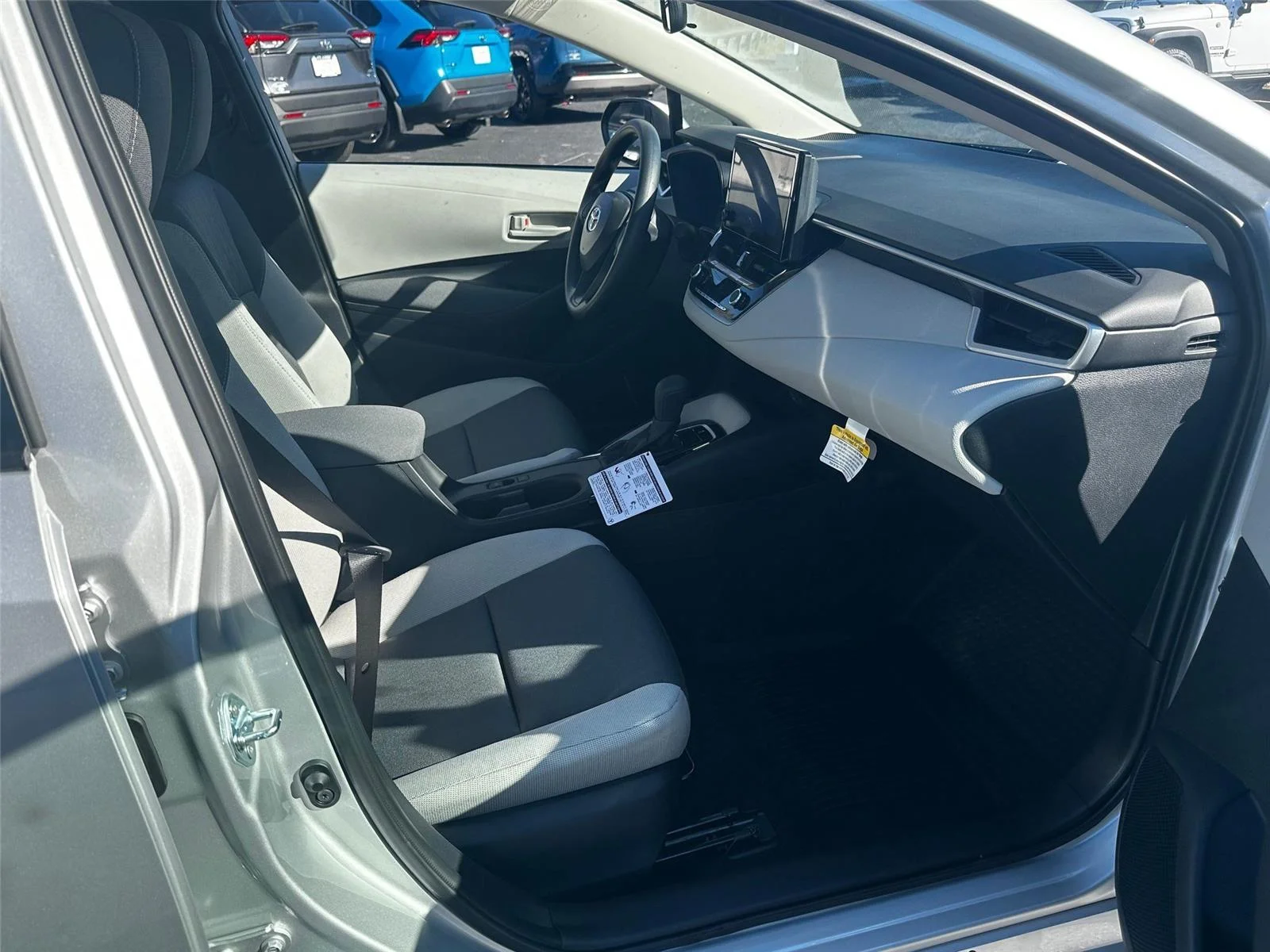 2025 Toyota Corolla LE - Photo 29