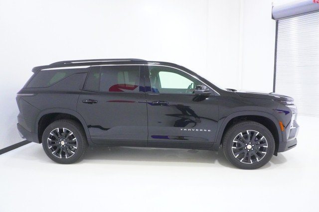 New 2026 Mosaic Black Metallic Chevrolet LT image 4