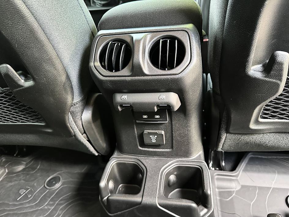 Used 2024 Anvil Clear Coat Jeep Rubicon image 33