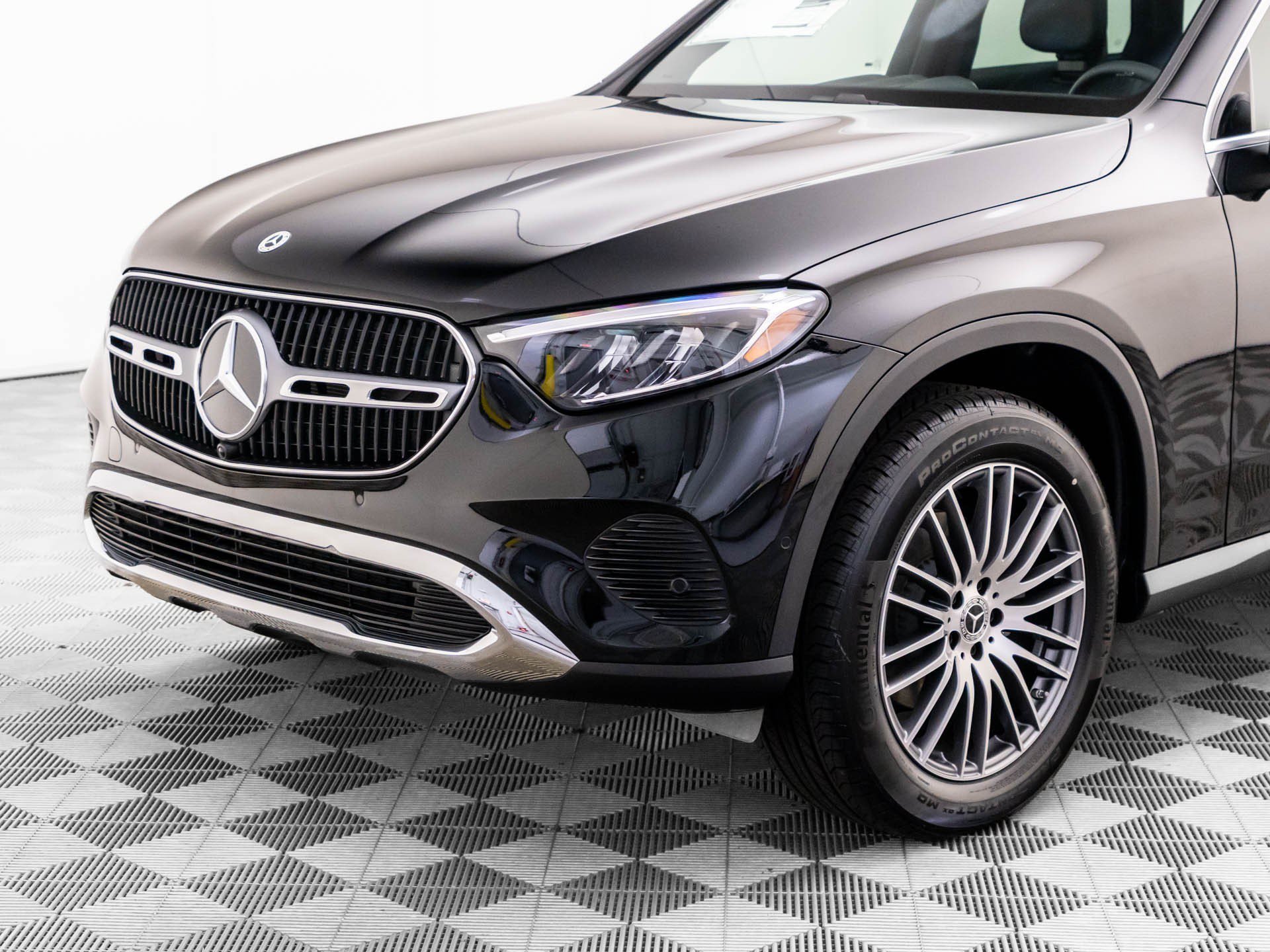 New 2026 Black Mercedes-Benz GLC 300 image 34