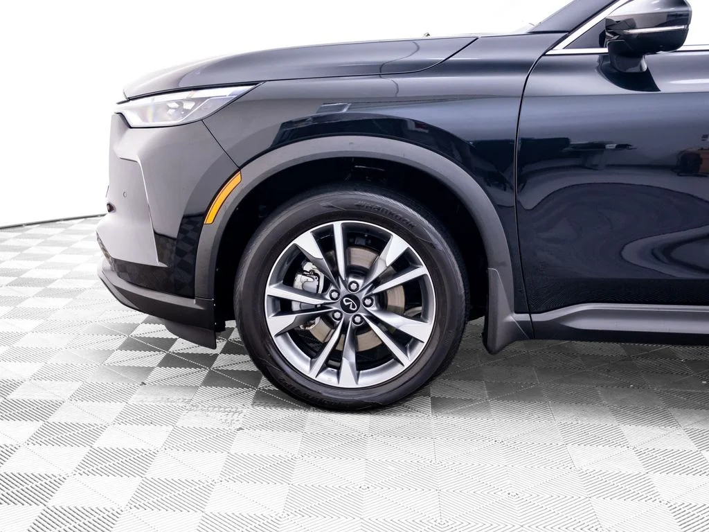 Certified Used 2023 Black INFINITI LUXE image 35