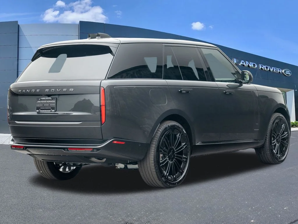 New 2026 Carpathian Grey Land Rover SE image 4