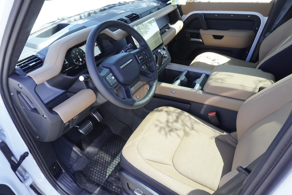 New 2026 Fuji White Land Rover V8 image 18
