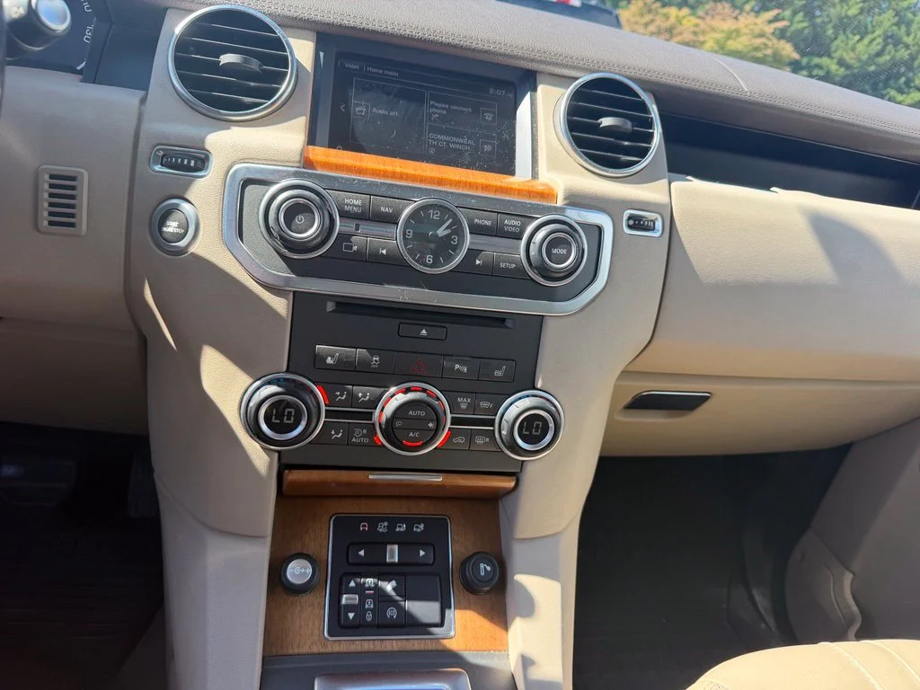 Used 2016 Blue Land Rover HSE image 15