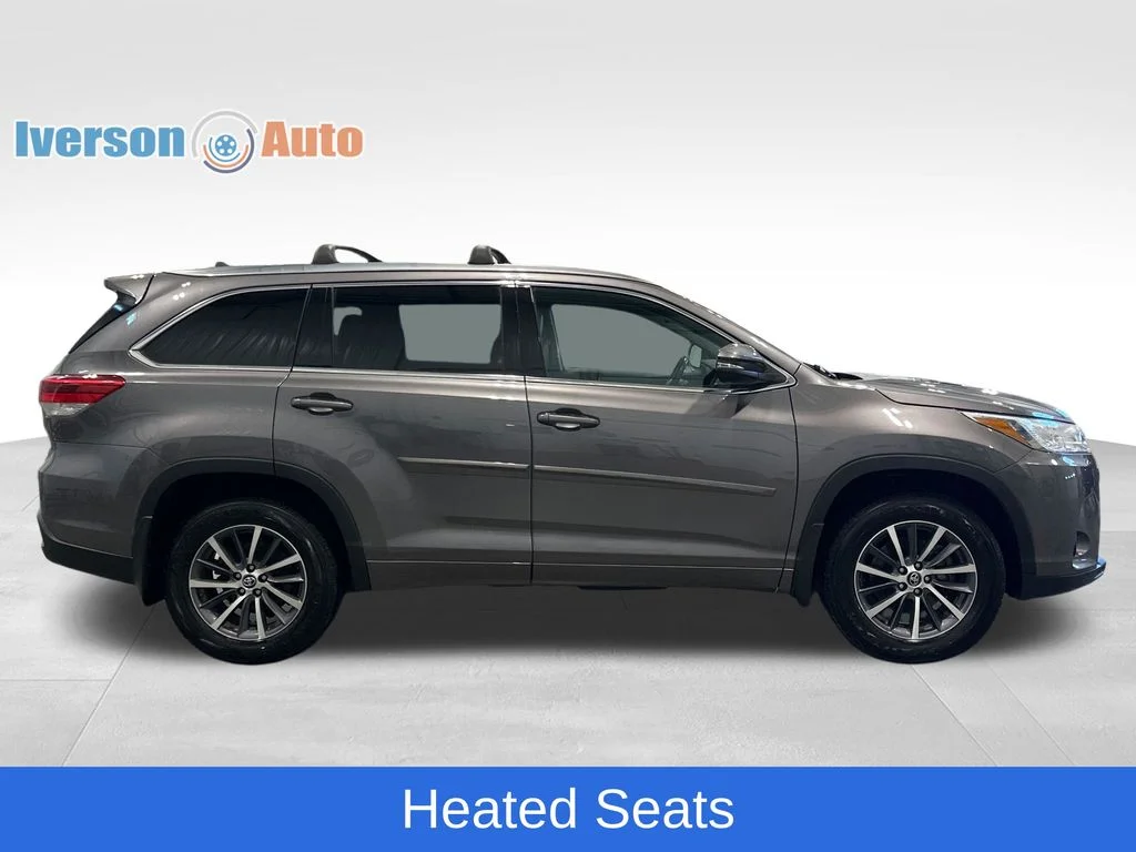 Used 2018 Gray Toyota XLE image 11