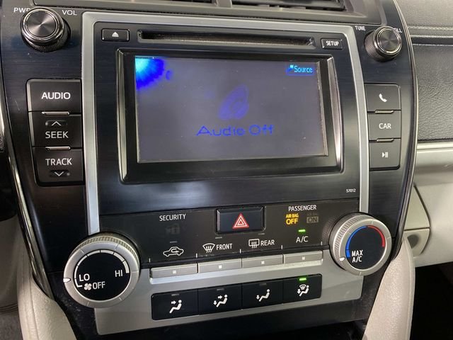 Used 2012 White Toyota LE image 20