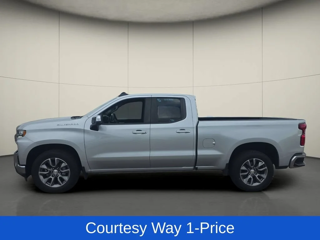 Used 2022 SILVER ICE METALLIC Chevrolet LT image 5