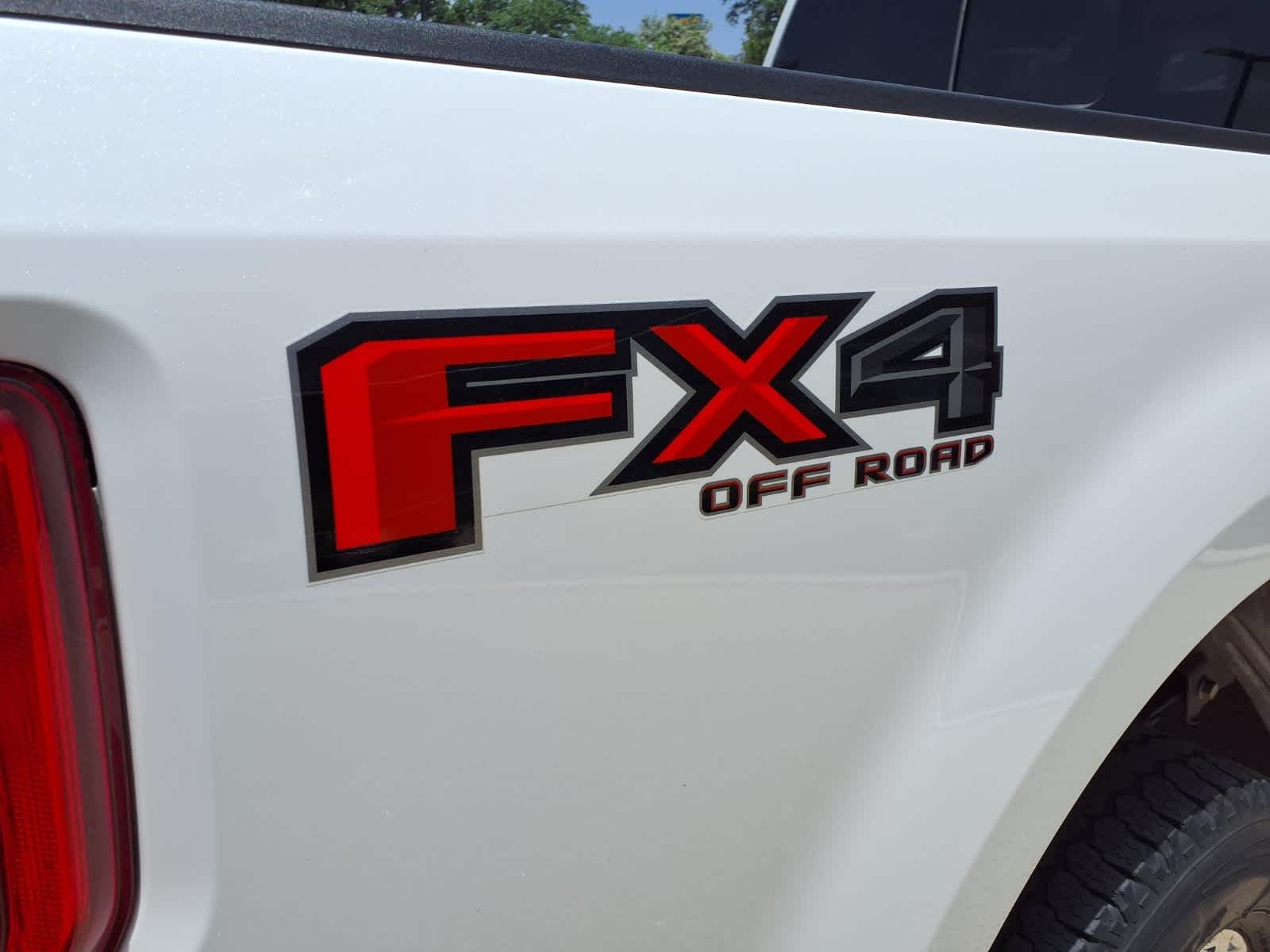 Used 2022 Star White Metallic Tri-Coat Ford LARIAT image 26