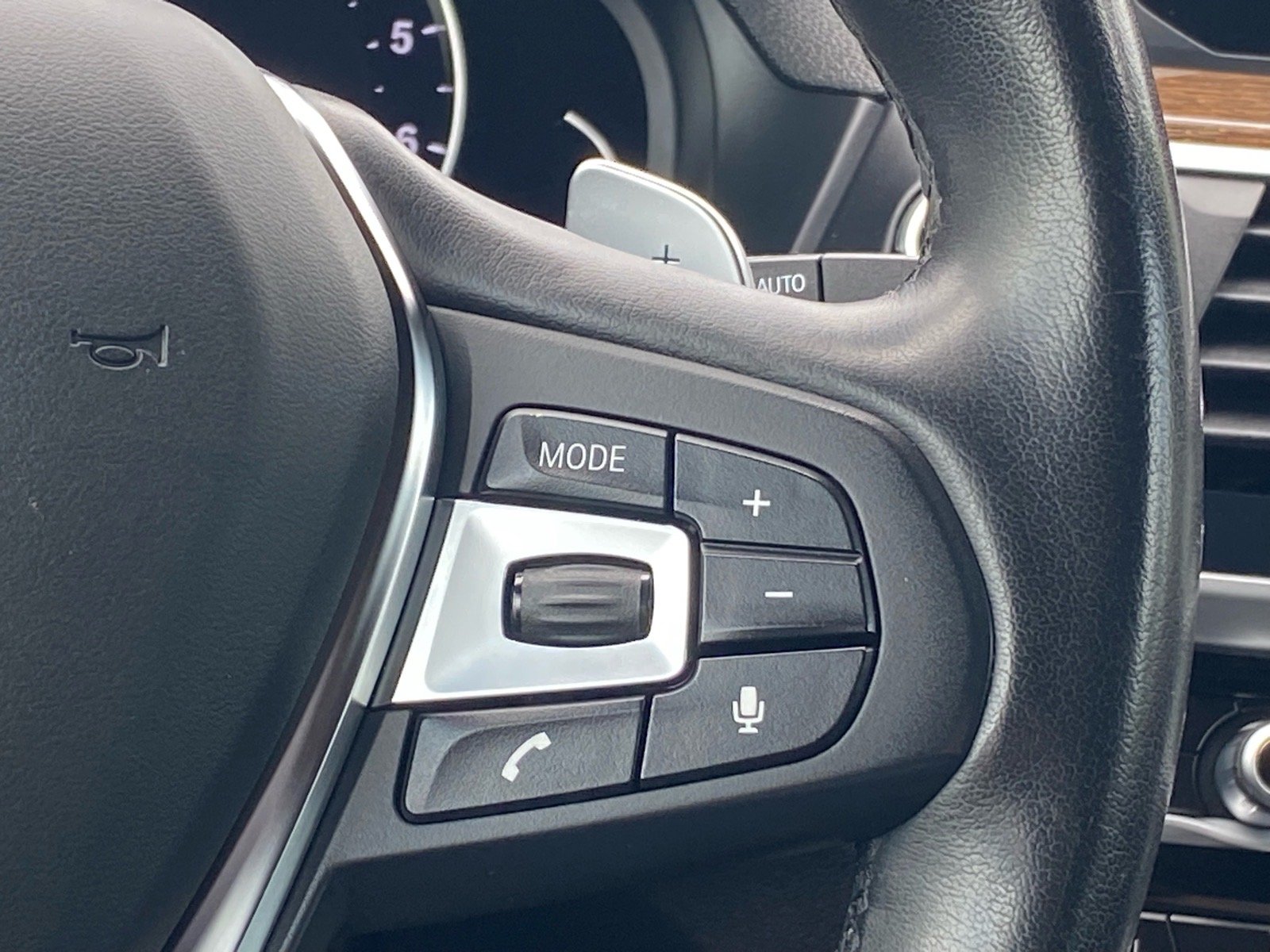 Used 2018 White BMW xDrive30i image 7