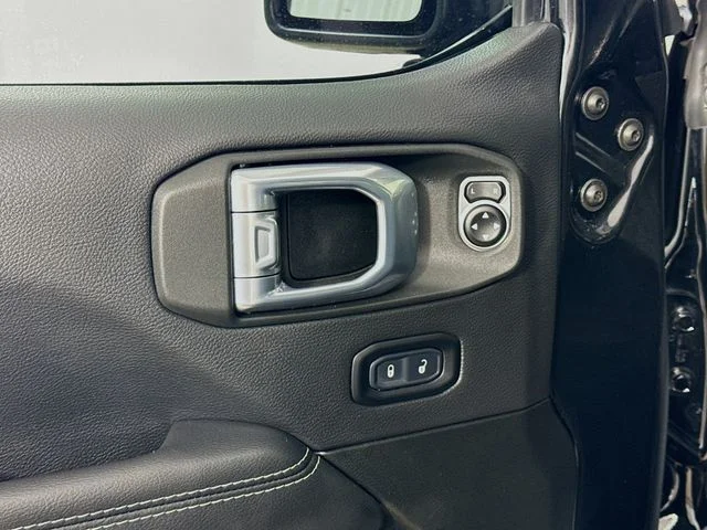 Used 2022 Black Jeep Unlimited Sahara image 18