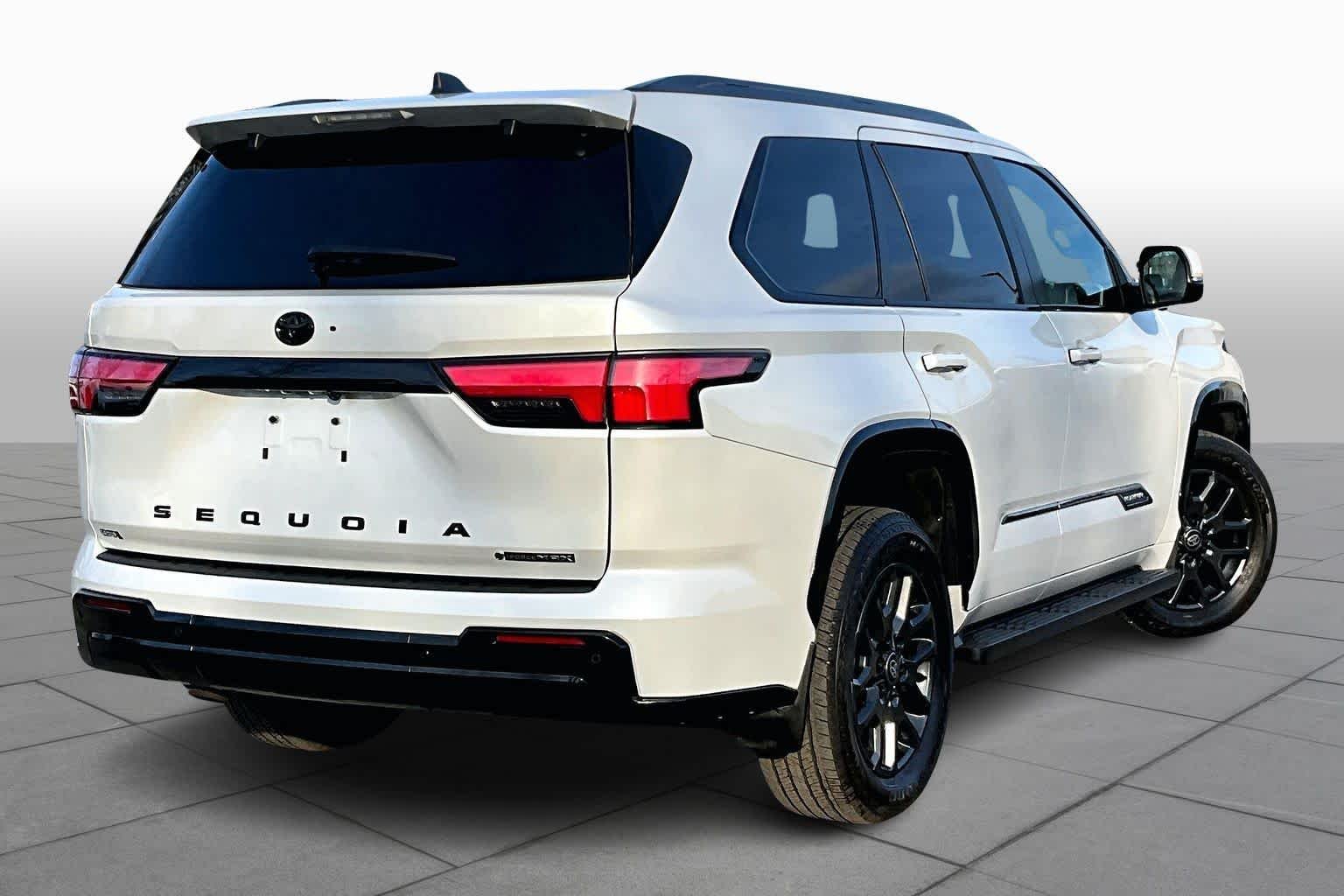 2025 Toyota Sequoia Platinum - Photo 13