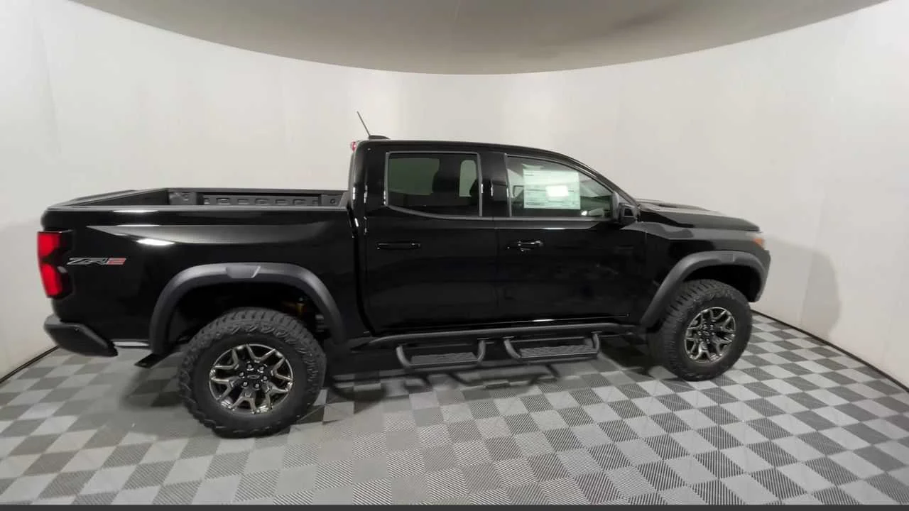 2026 Chevrolet Colorado ZR2 - Photo 18