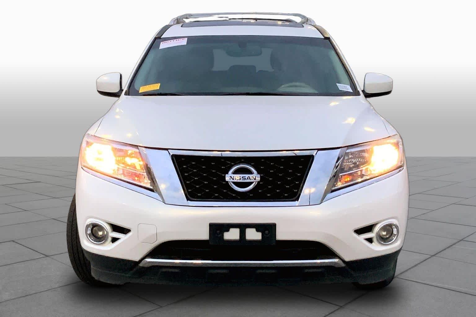 Used 2014 Moonlight White Nissan SL image 4