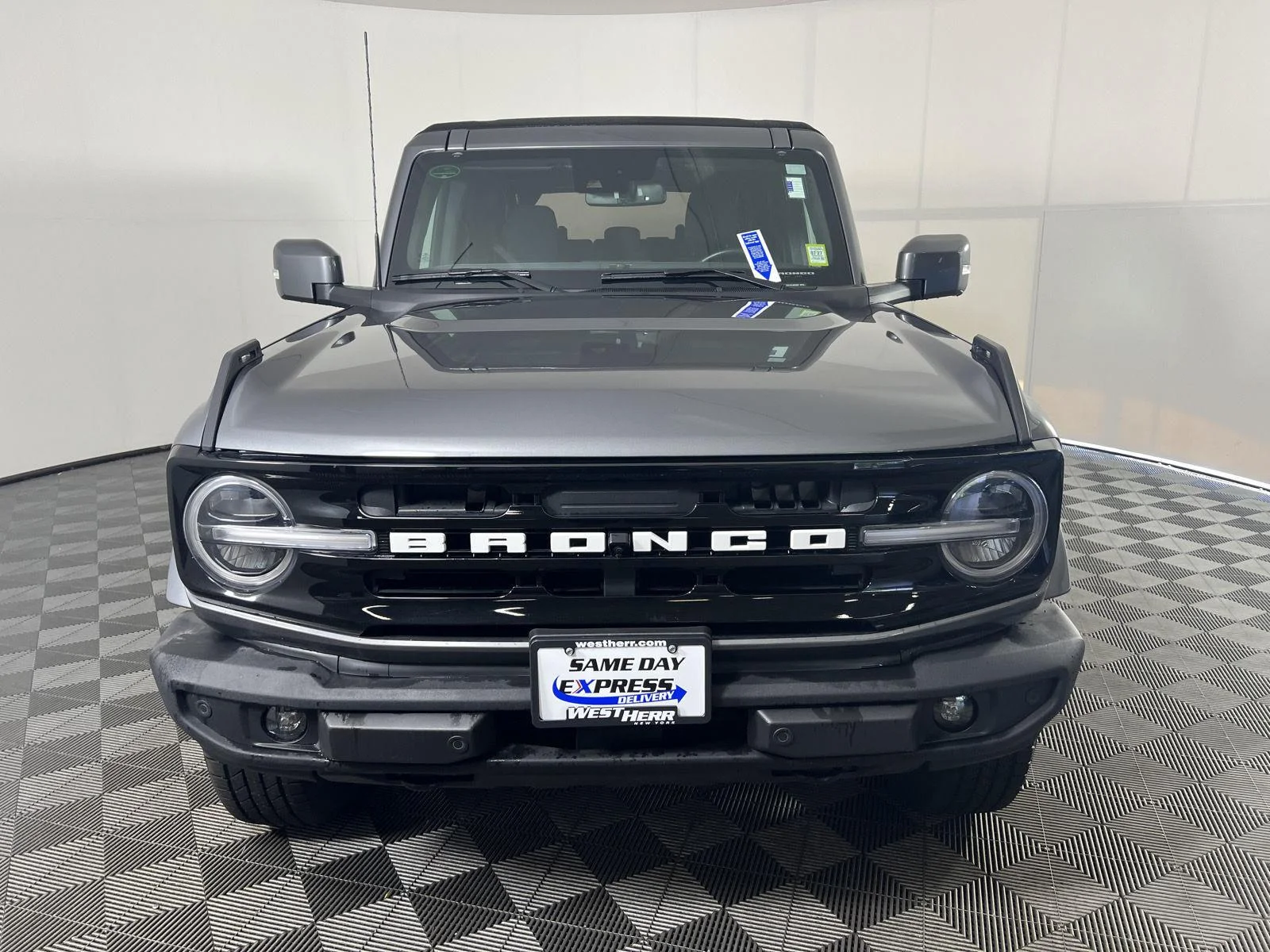 Used 2022 Gray Metallic Ford Outer Banks image 10