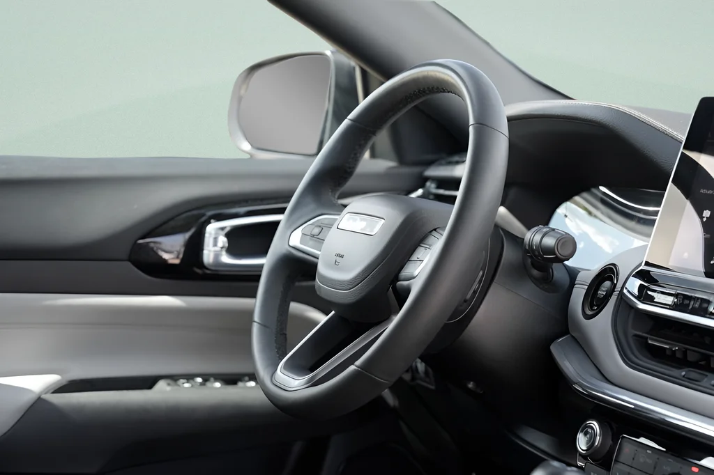 Used 2024 Silver Jeep Limited image 12