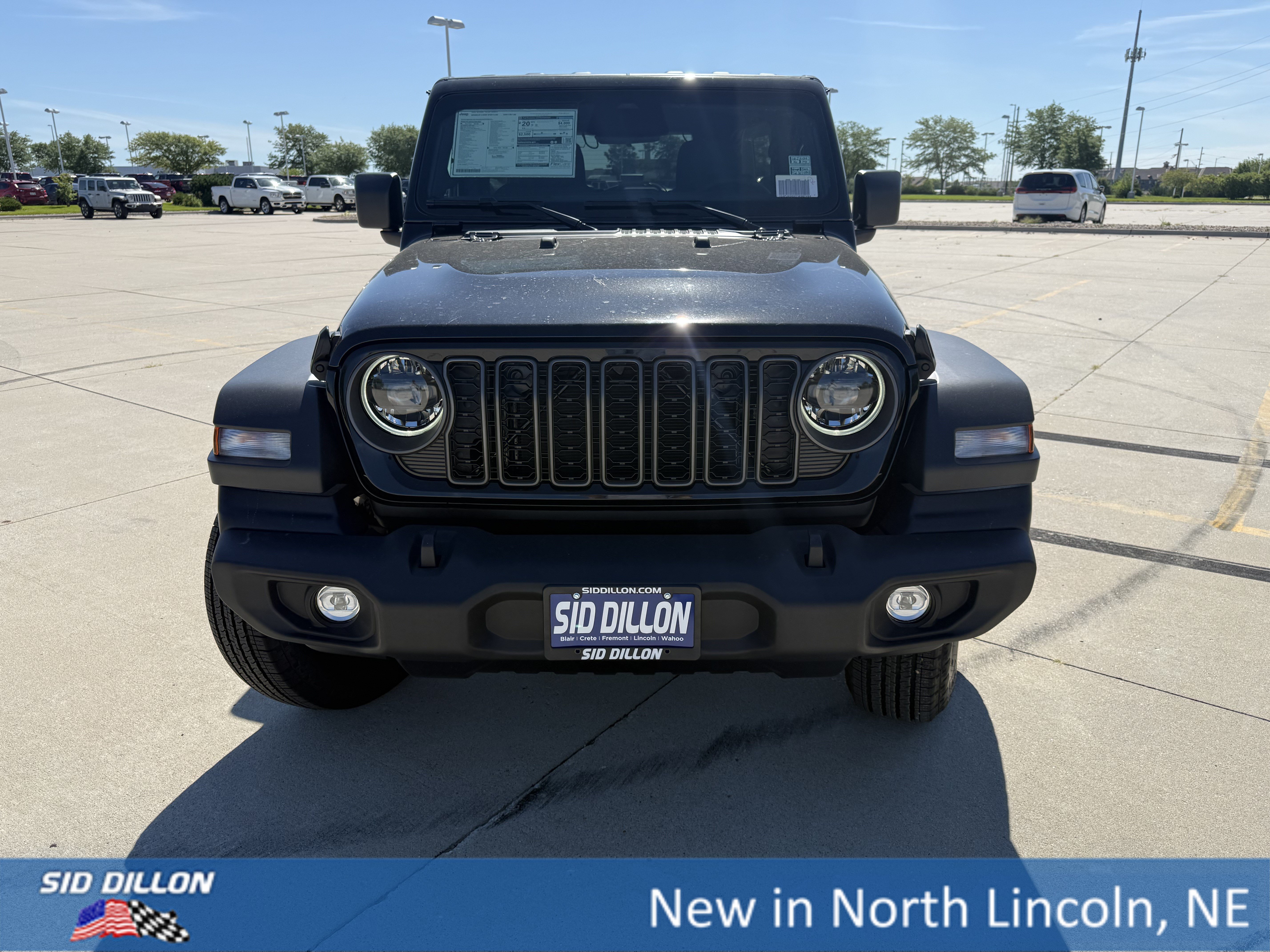 New 2026 Black Clear-Coat Exterior Paint Jeep 4-Door Sport S 4x4 image 3