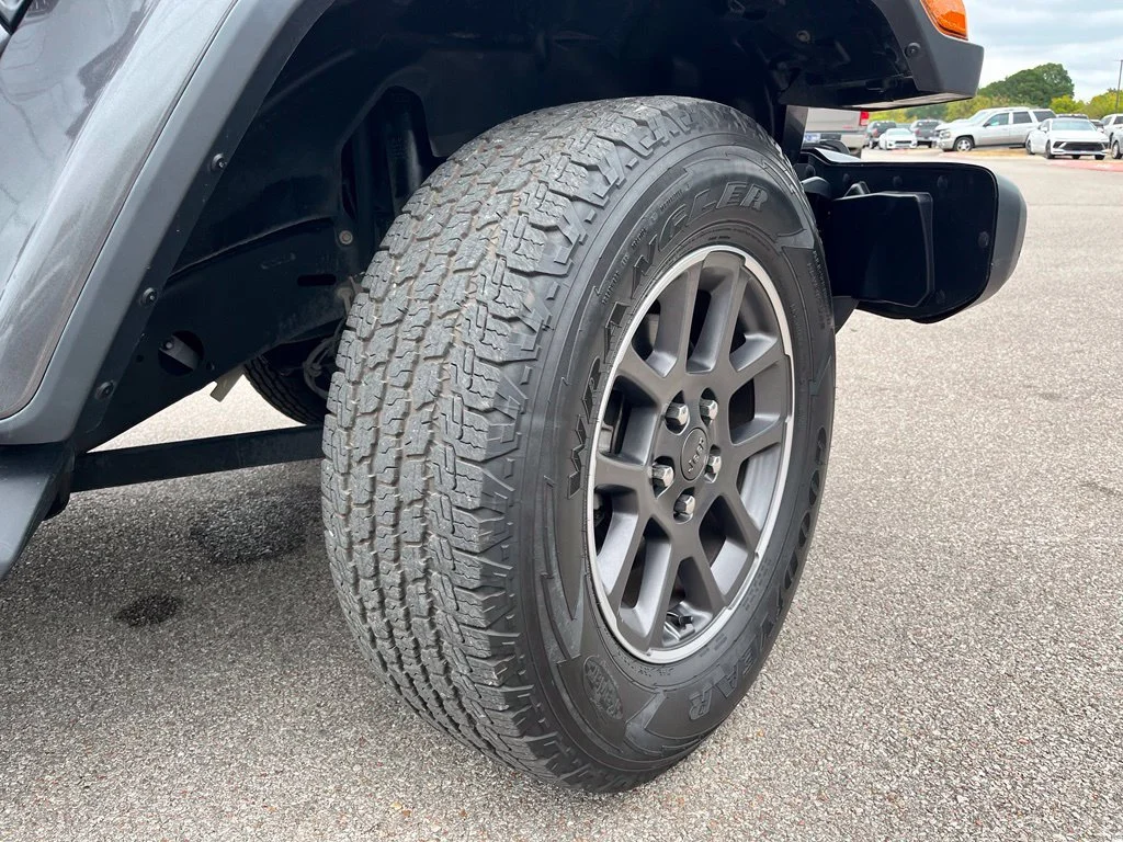 Used 2020 Gray Jeep Overland image 9