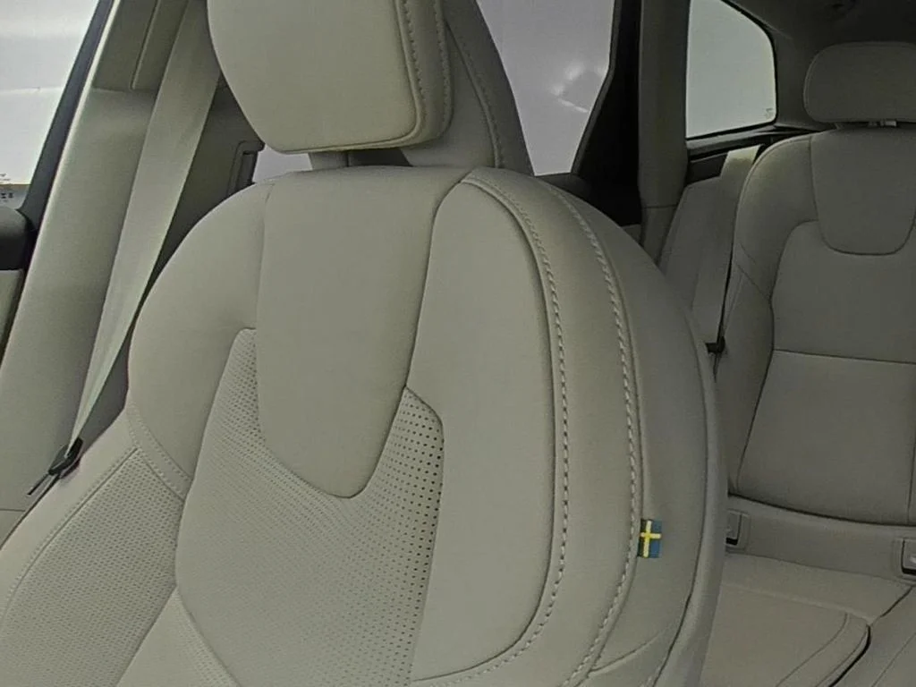 New 2026 White Volvo T8 Ultra image 29