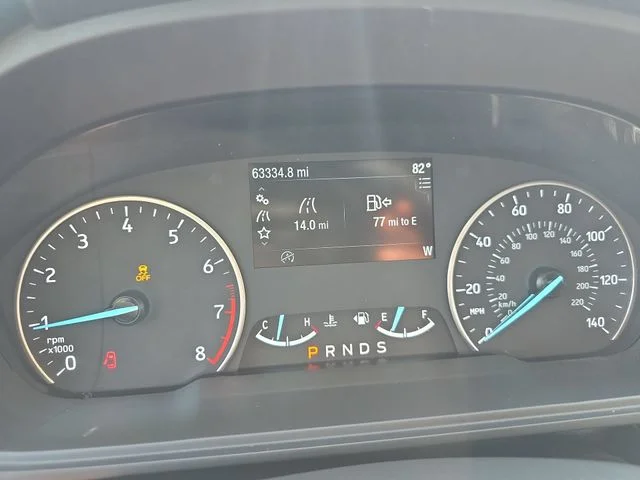 Used 2021 Red Ford SE image 19