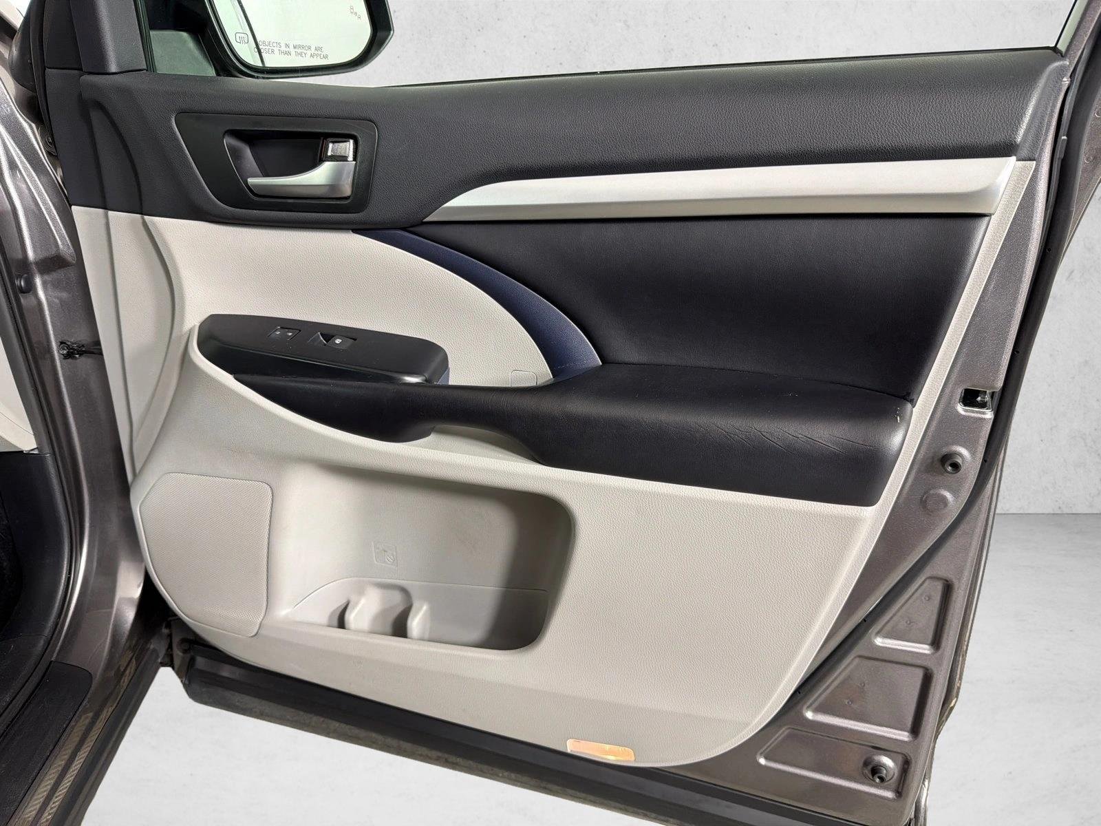 Used 2019 Predawn Gray Mica Toyota XLE image 16