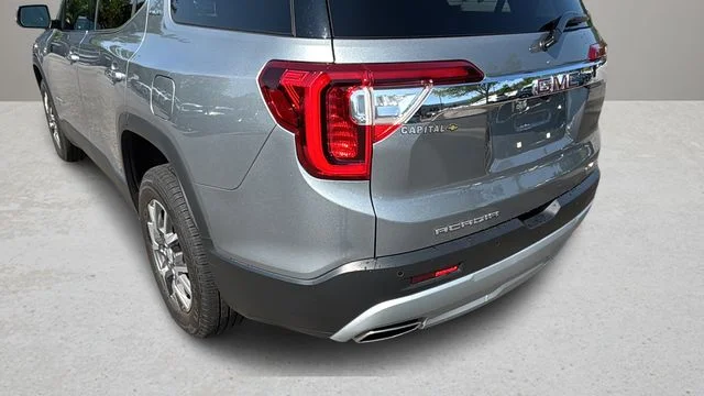 Used 2023 Silver GMC SLE image 34