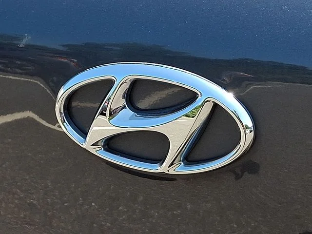 Used 2017 Gray Hyundai SE image 31