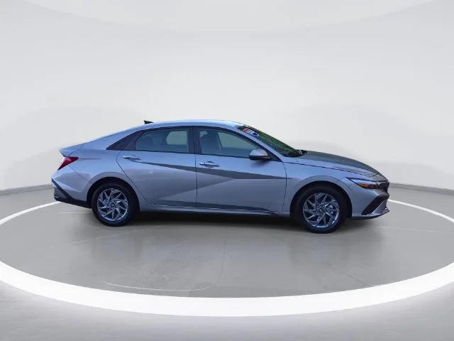 Used 2026 Silver Hyundai Blue image 9