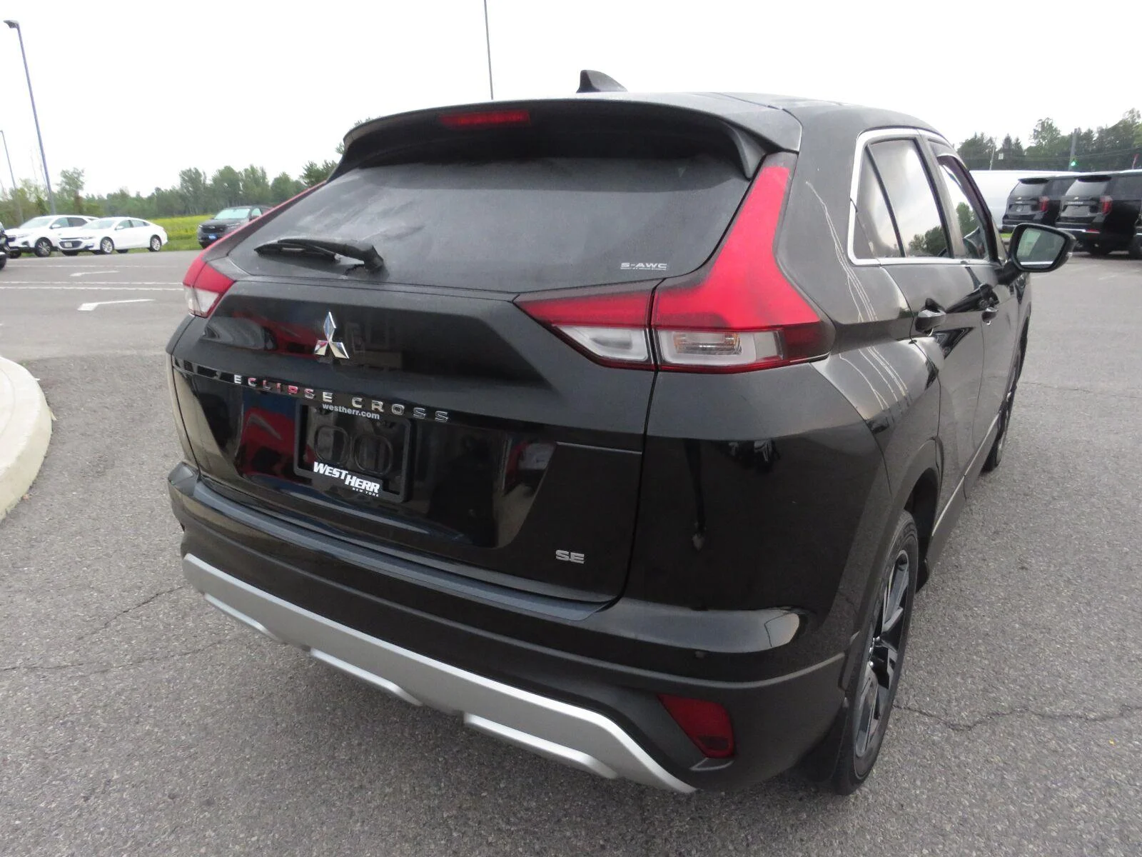 Used 2023 Black Mitsubishi SE image 8