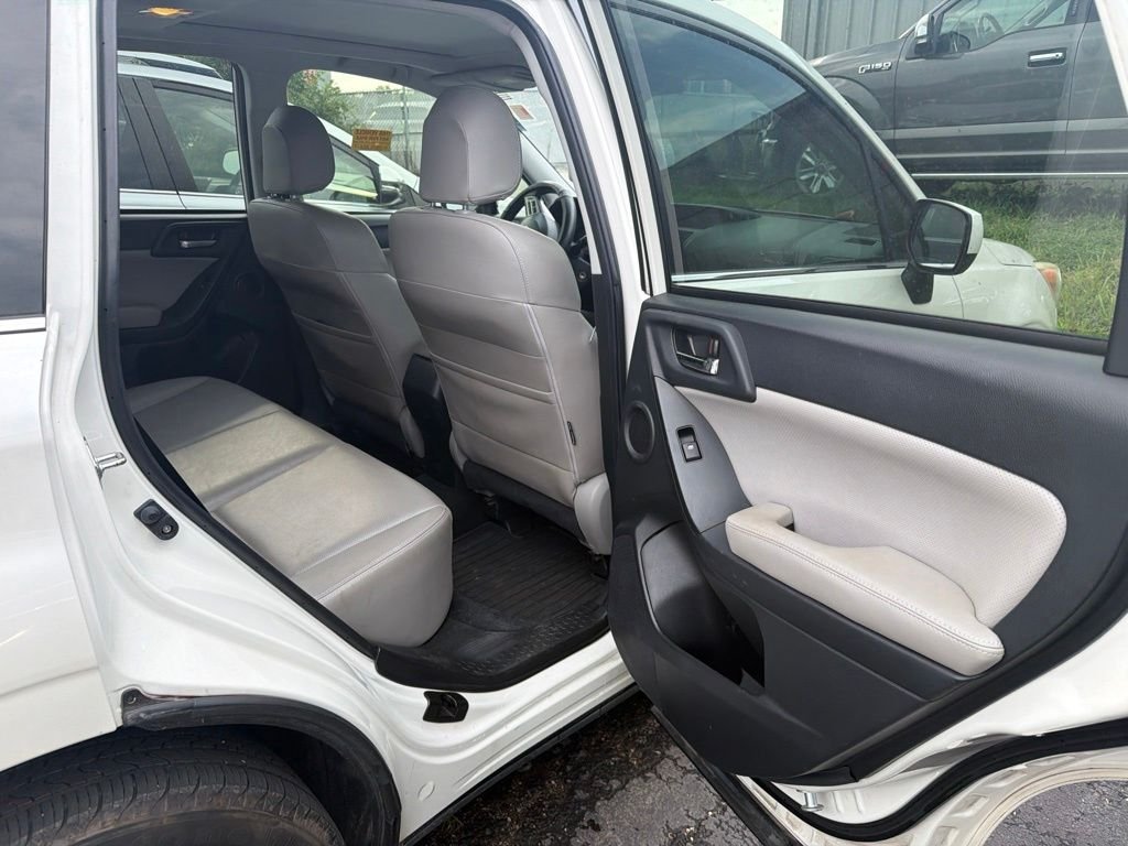Used 2015 White Subaru 2.5i Limited image 4