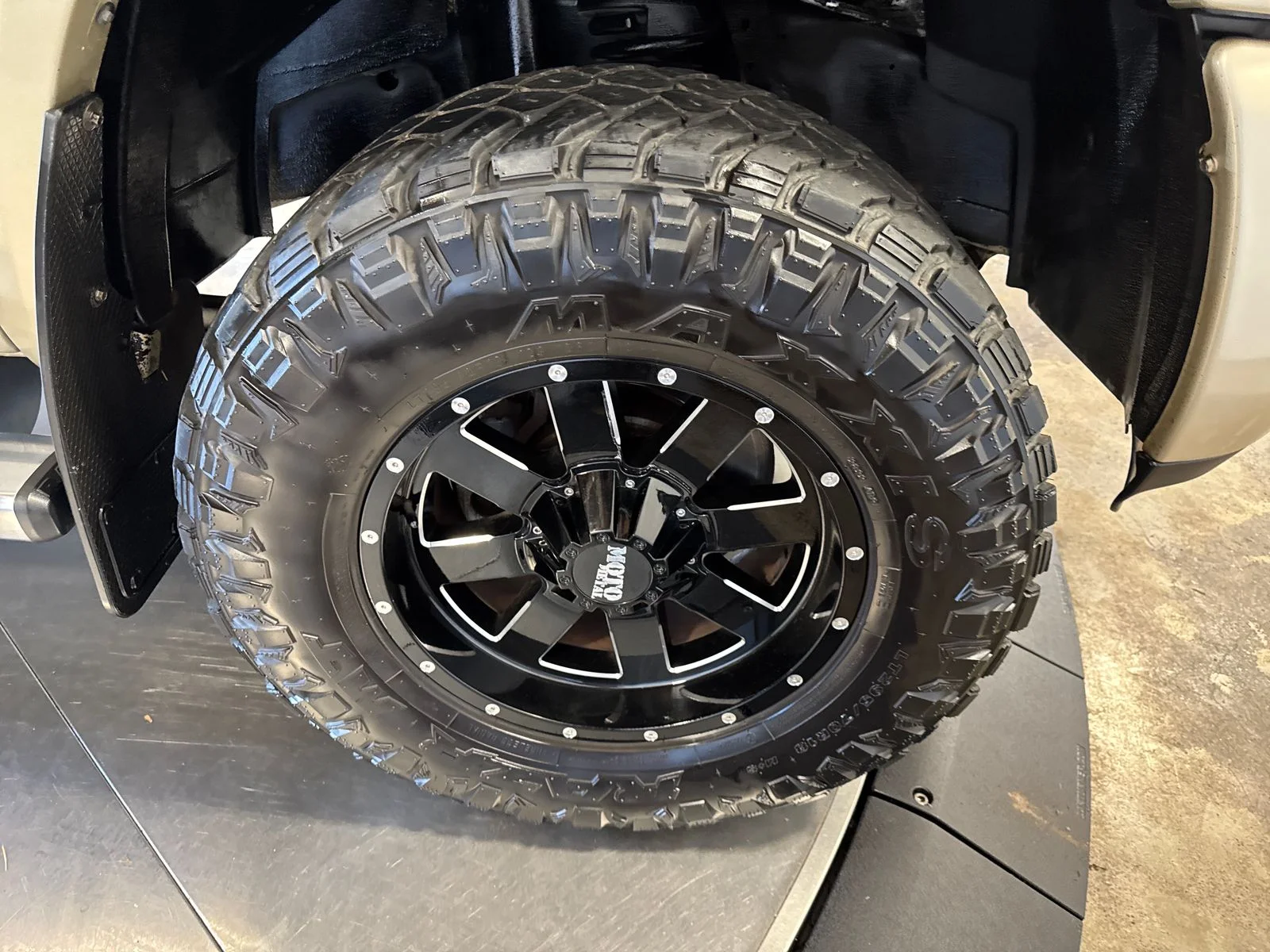 Used 2015 Black Ram Laramie Longhorn image 9