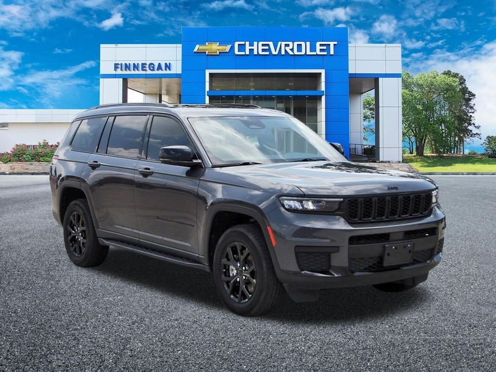 Used 2024 Gray Jeep Altitude X image 9