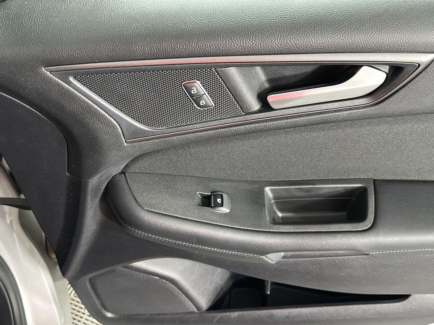 Used 2019 Ingot Silver Ford SE image 5