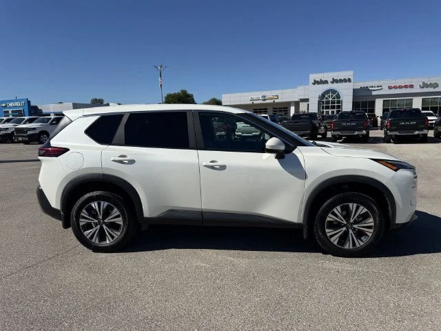 Used 2023 White Nissan SV image 9