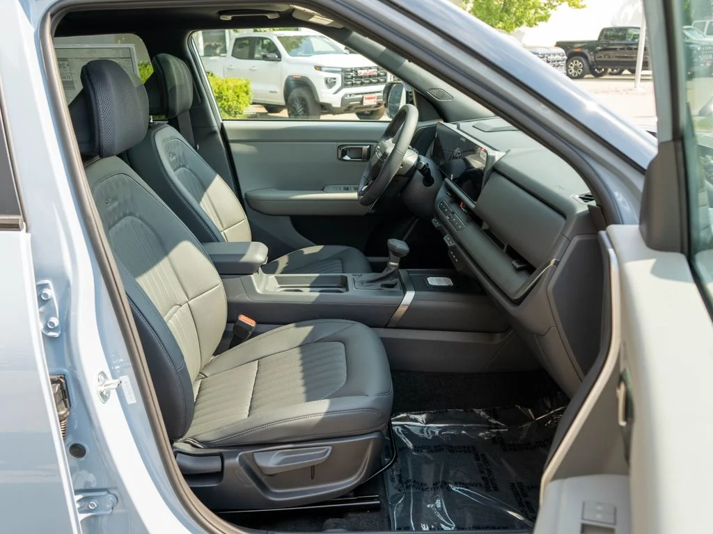 New 2027 Pale Gray Kia X-Line S image 10
