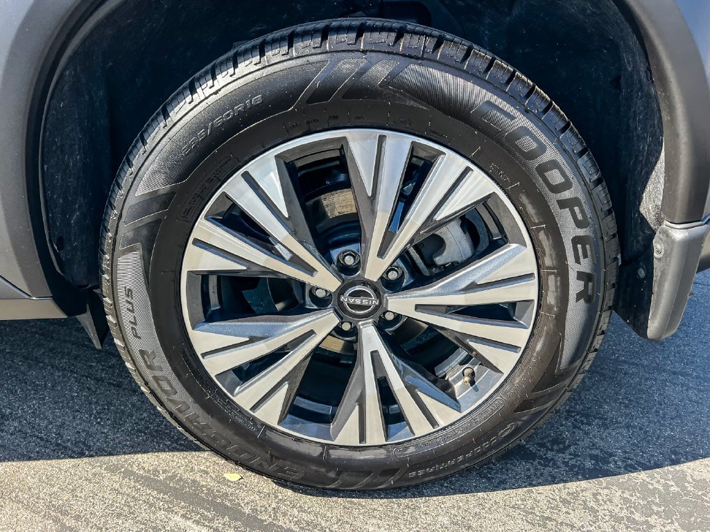 Used 2022 Caspian Blue Metallic Nissan SV image 9