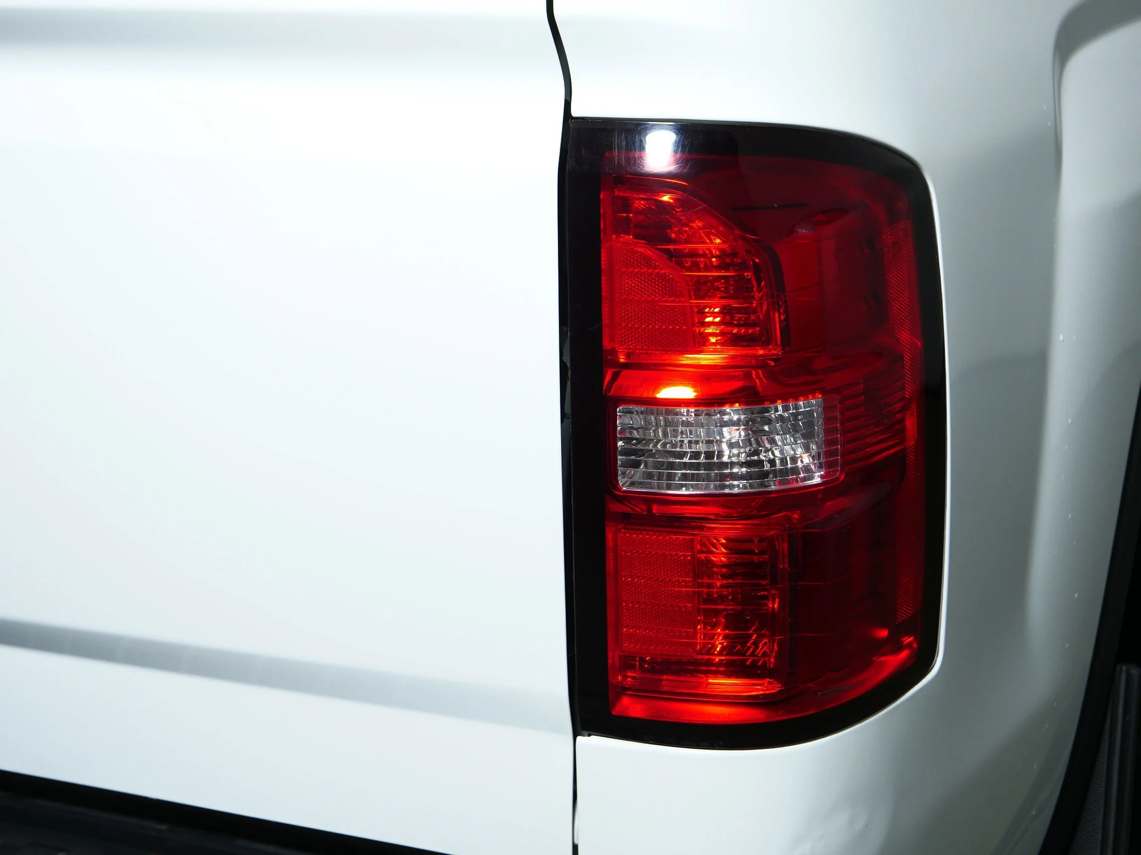 Used 2019 Summit White GMC SLE image 17
