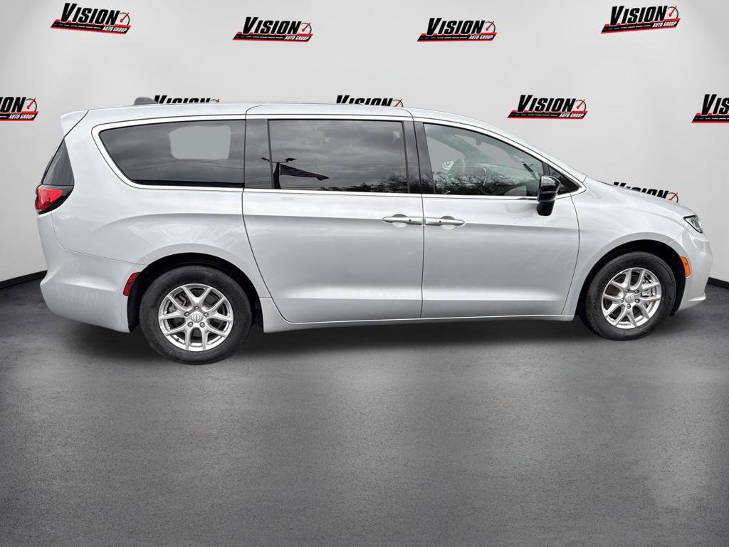 Used 2026 Silver Chrysler Select image 4