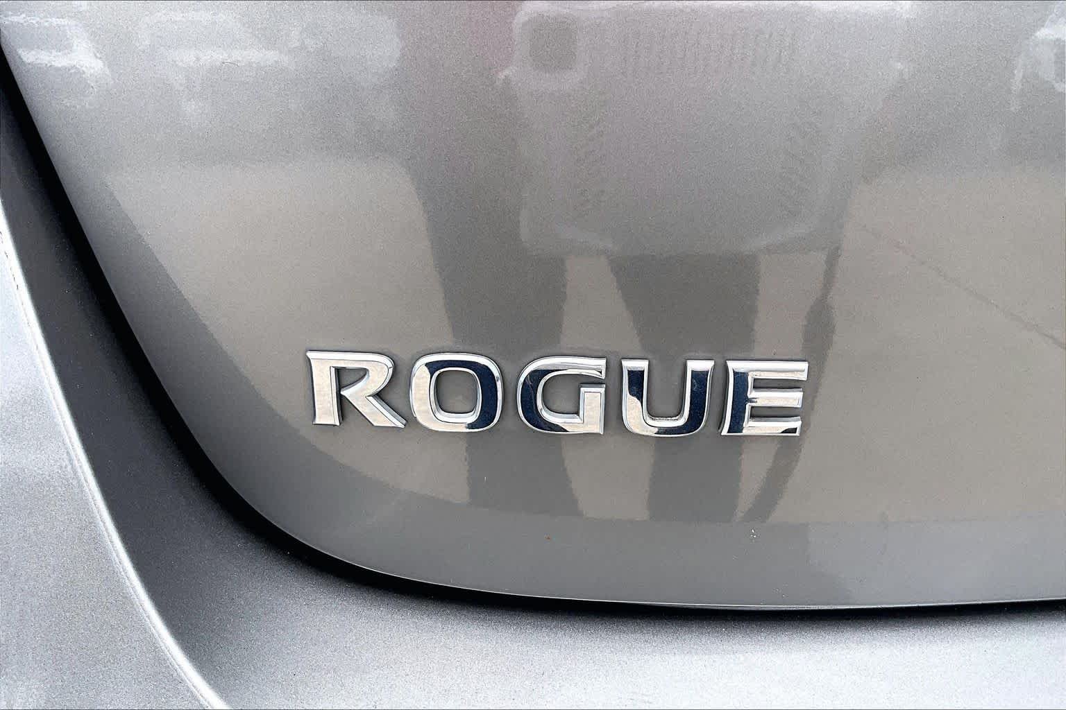 Used 2012 Platinum Graphite Nissan S image 9
