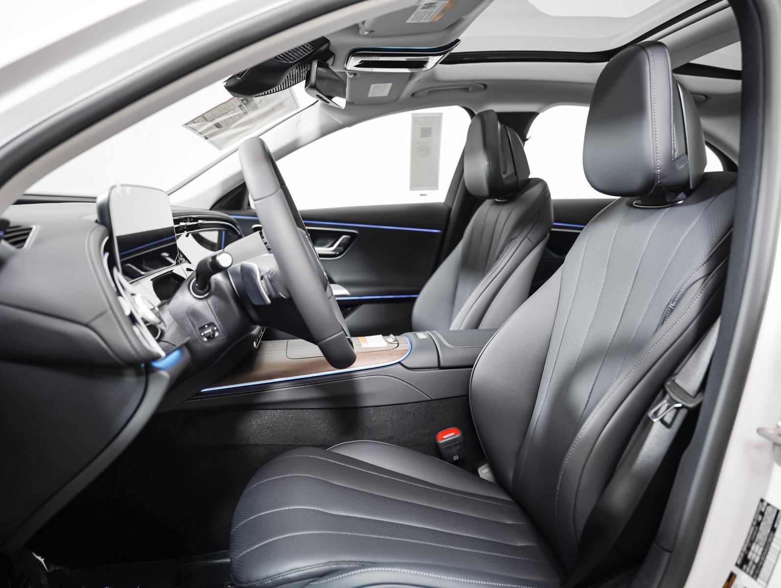 New 2027 Polar White Mercedes-Benz E 350 image 8